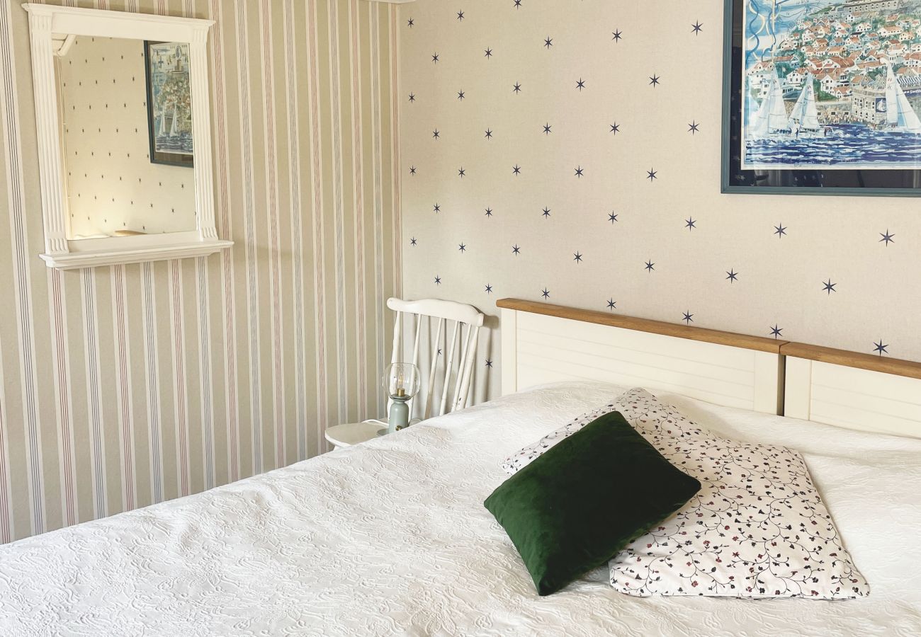 Stuga i Kärna - Semesterhus i Kärna, Bohuslän nära salta bad | SE09034