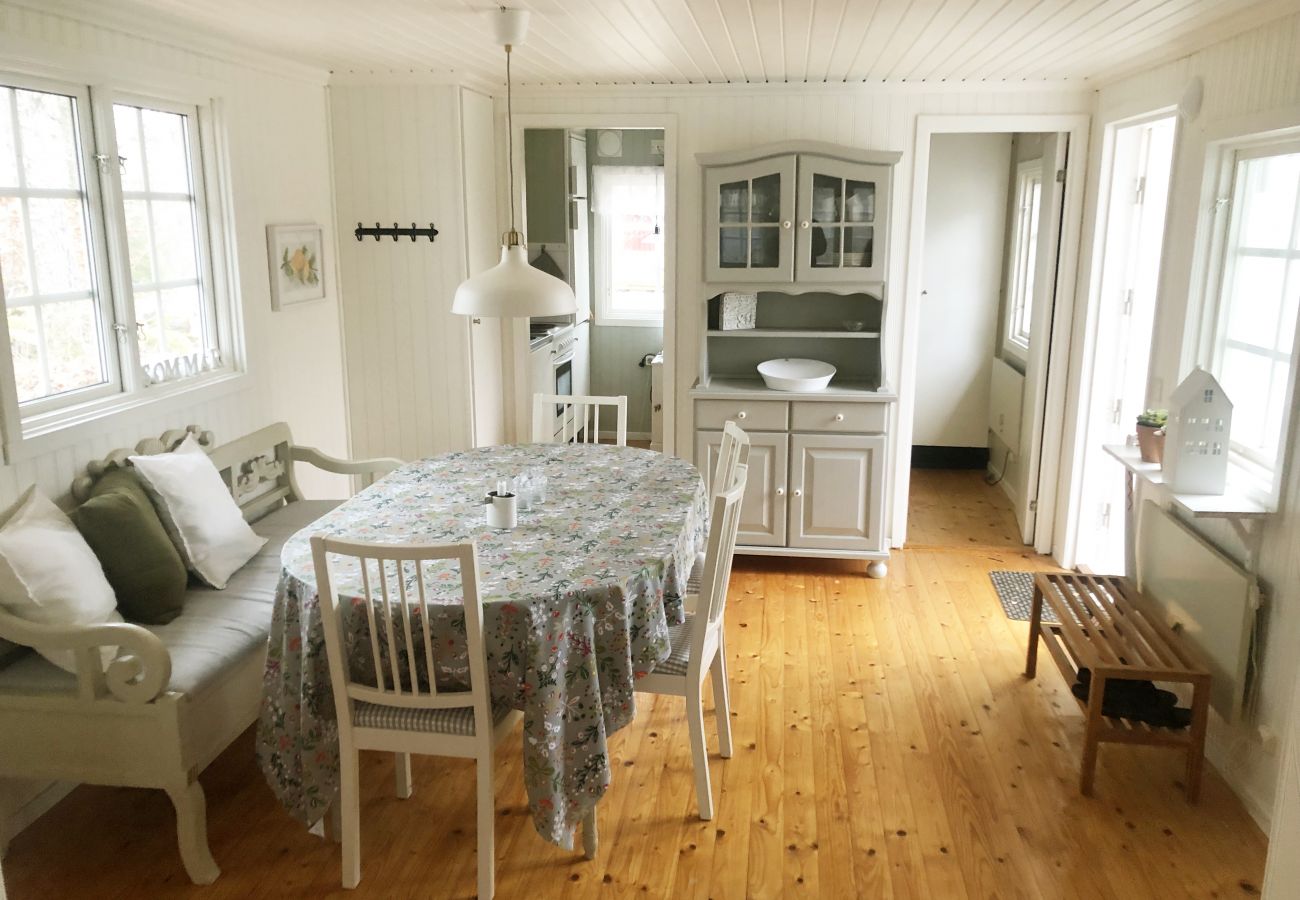 Stuga i Fagerhult - Trevlig sommarstuga vid Kiasjön, Fagerhult | SE05033