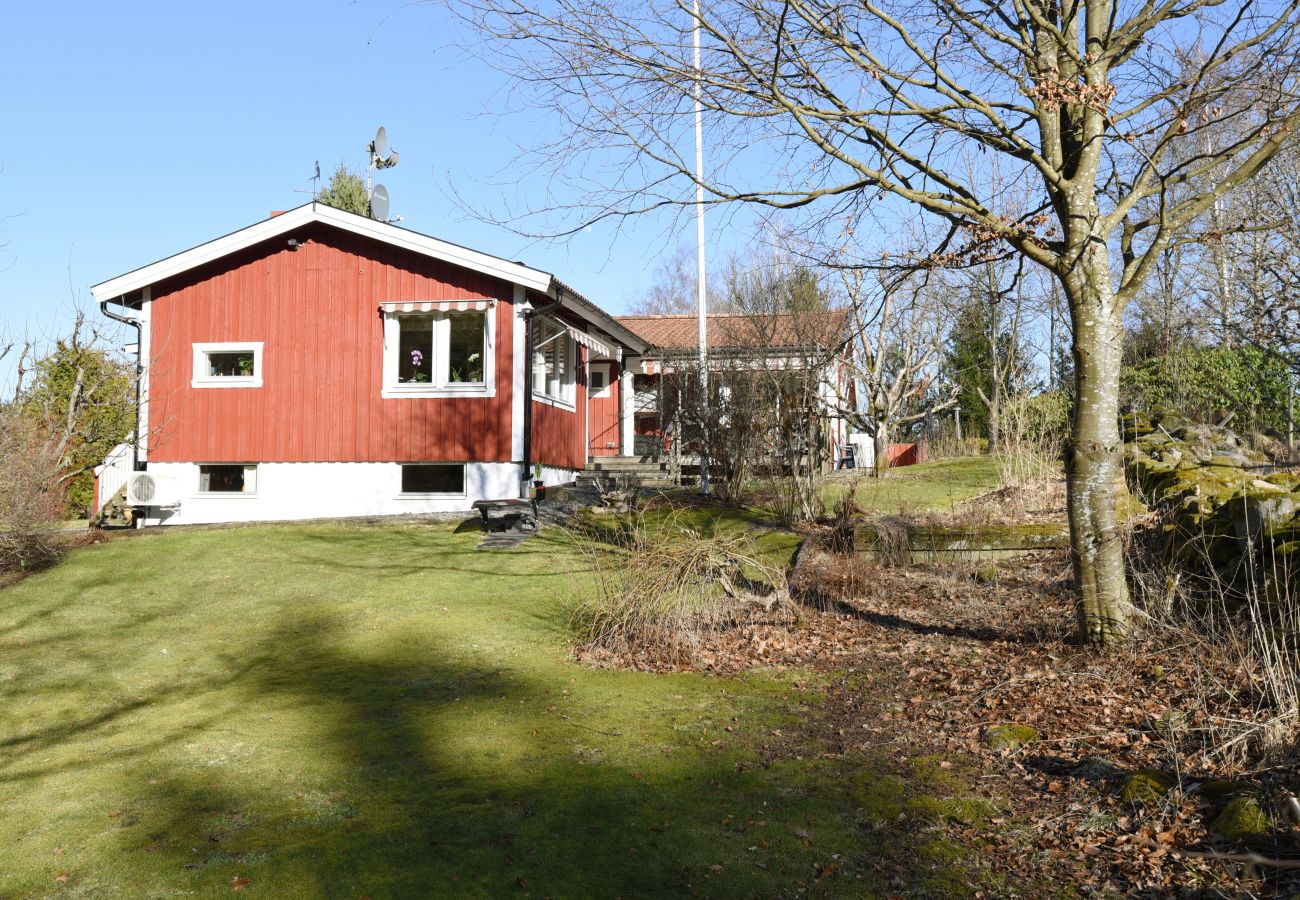 Stuga i Landvetter - Mysig stuga med 10 bäddar nära Landvetter | SE08045