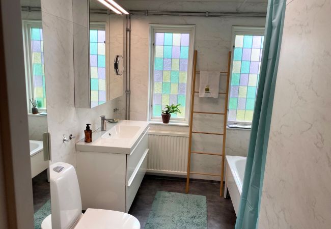Stuga i Varnhem - Naturskönt boende i välutrustad villa med sjöutsikt | SE08047 Stuga i Varnhem - Naturskönt boende i välutrustad villa med sjöutsikt | SE08047