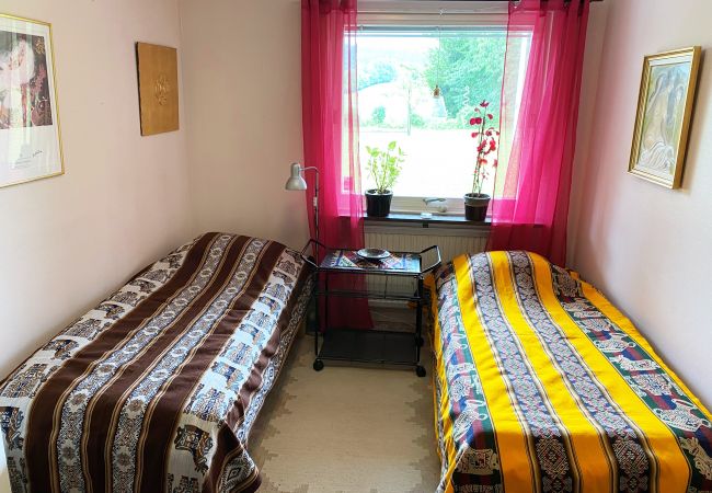 Stuga i Varnhem - Naturskönt boende i välutrustad villa med sjöutsikt | SE08047 Stuga i Varnhem - Naturskönt boende i välutrustad villa med sjöutsikt | SE08047