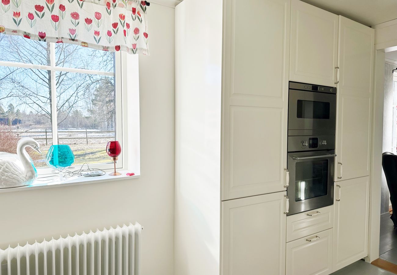Stuga i Bålsta - Trevligt semesterhus i Bålsta| SE15016