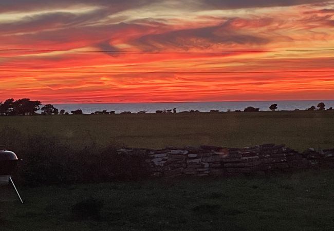 Stuga i Mörbylånga - Trivsam stuga på Öland med panoramautsikt över Kalmarsund | SE04023