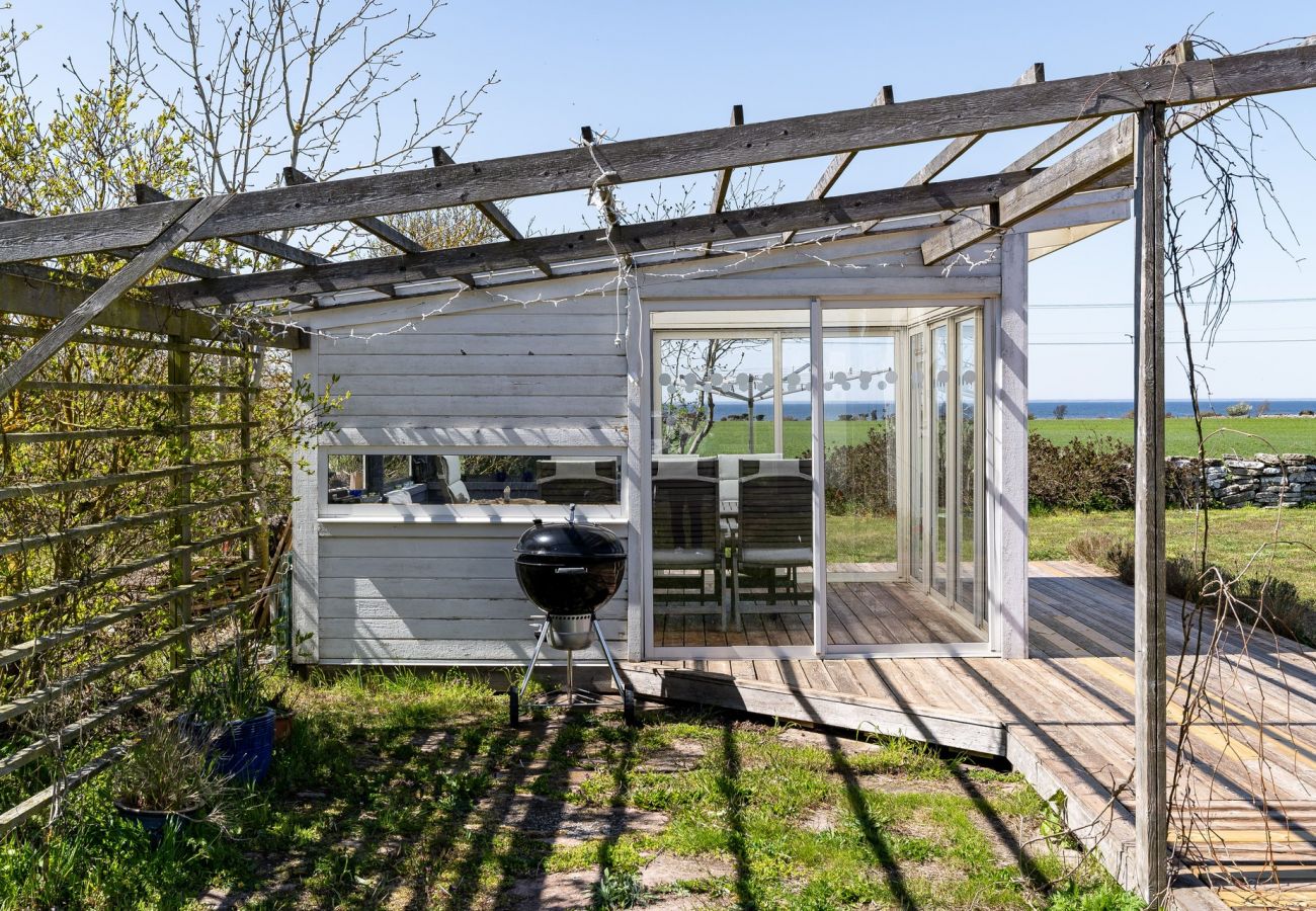 Stuga i Mörbylånga - Trivsam stuga på Öland med panoramautsikt över Kalmarsund | SE04023