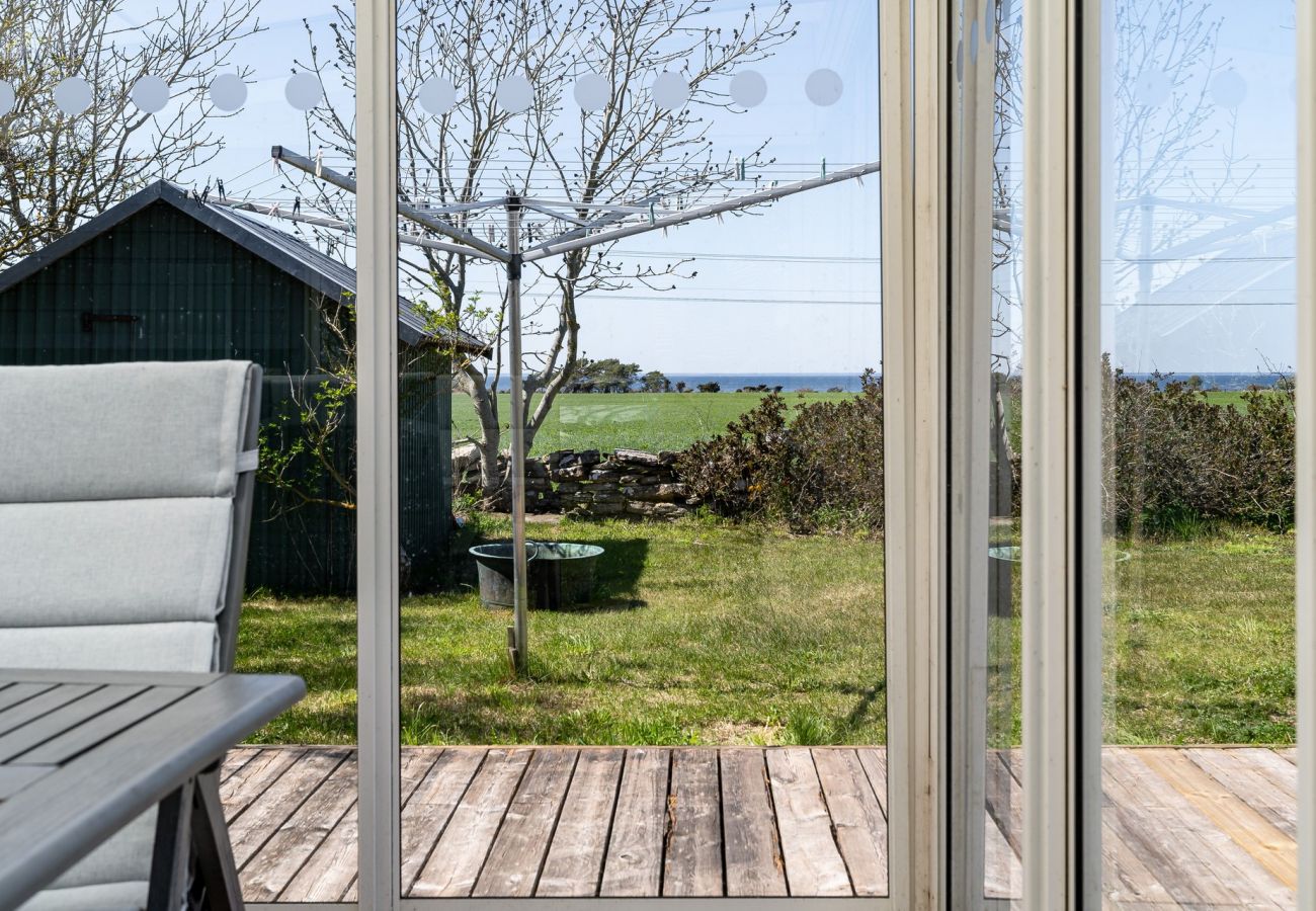 Stuga i Mörbylånga - Trivsam stuga på Öland med panoramautsikt över Kalmarsund | SE04023