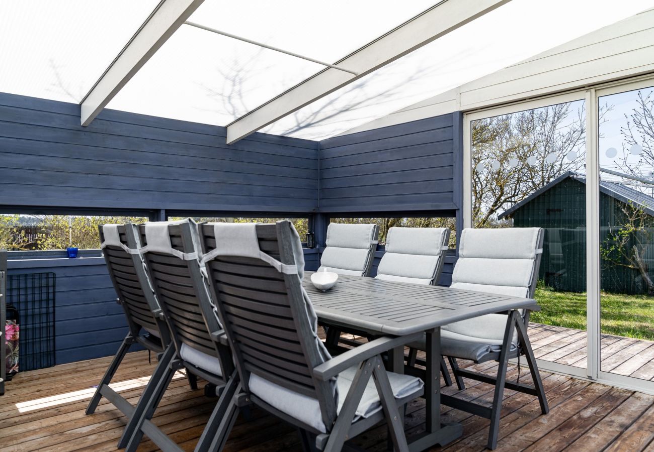 Stuga i Mörbylånga - Trivsam stuga på Öland med panoramautsikt över Kalmarsund | SE04023