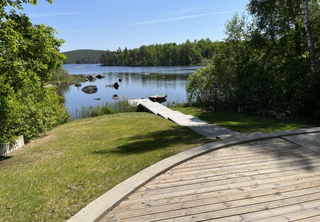 Stuga i Järnforsen - Nybyggd stuga med sjötomt vid sjön Flaten | SE05035