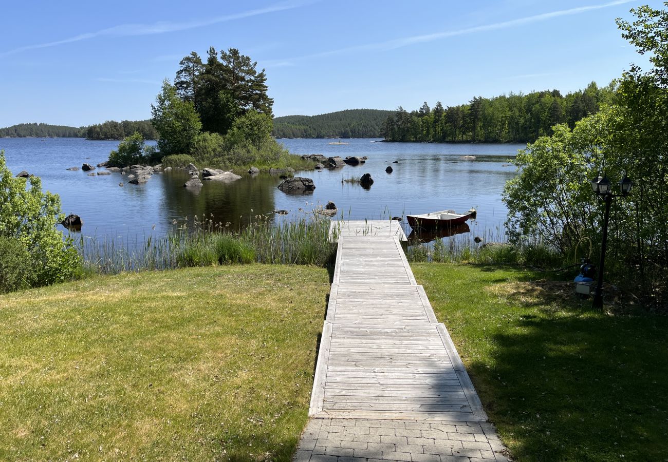 Stuga i Järnforsen - Nybyggd stuga med sjötomt vid sjön Flaten | SE05035