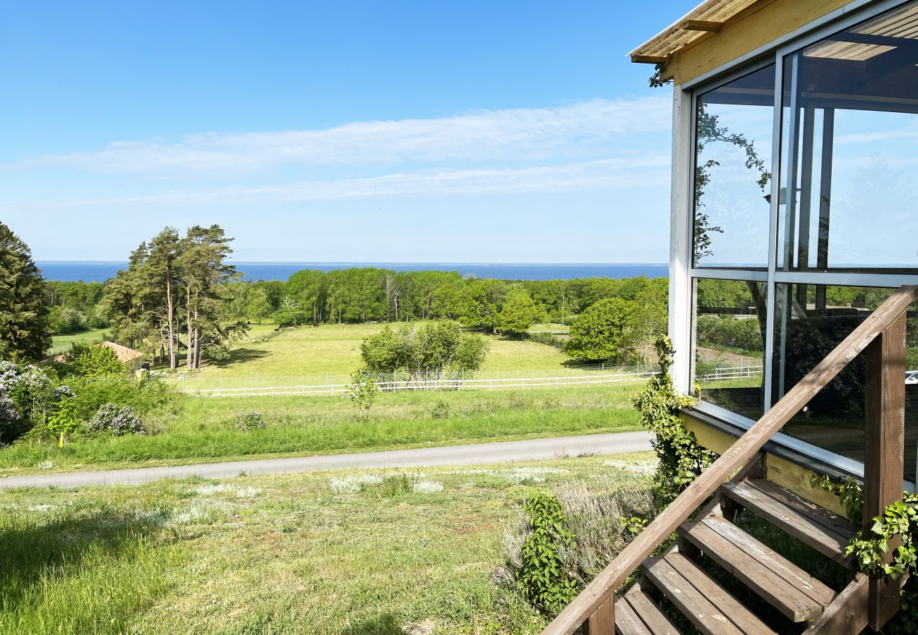 Stuga i Borgholm - Fin stuga nära Solliden med vy över Kalmarsund I SE04028