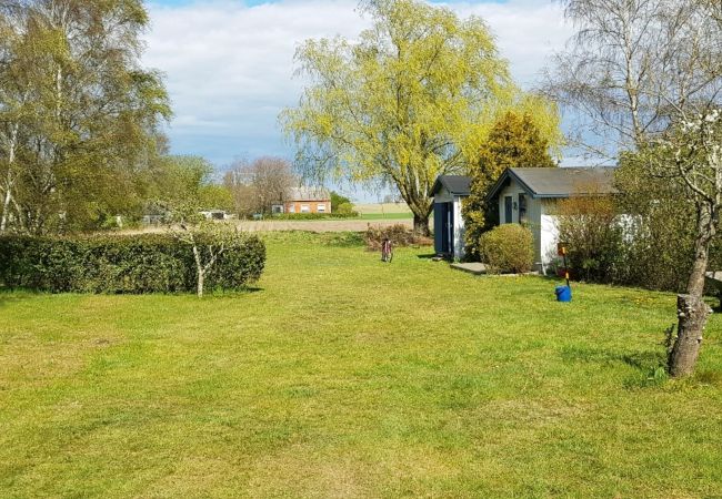 Stuga i Löderup - Härlig sommarstuga på Österlen med jacuzzi | SE01048