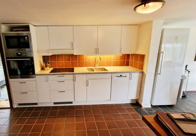 Stuga i Löderup - Härlig sommarstuga på Österlen med jacuzzi | SE01048 Stuga i Löderup - Härlig sommarstuga på Österlen med jacuzzi | SE01048