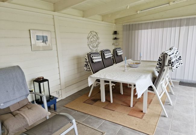 Stuga i Löderup - Härlig sommarstuga på Österlen med jacuzzi | SE01048 Stuga i Löderup - Härlig sommarstuga på Österlen med jacuzzi | SE01048