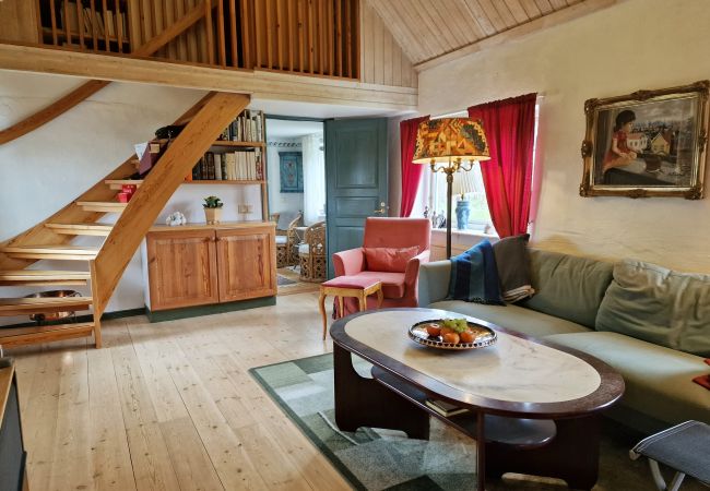 Stuga i Löderup - Härlig sommarstuga på Österlen med jacuzzi | SE01048 Stuga i Löderup - Härlig sommarstuga på Österlen med jacuzzi | SE01048