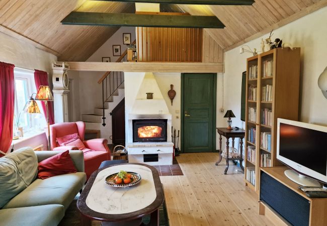 Stuga i Löderup - Härlig sommarstuga på Österlen med jacuzzi | SE01048 Stuga i Löderup - Härlig sommarstuga på Österlen med jacuzzi | SE01048