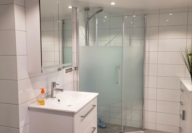 Stuga i Löderup - Härlig sommarstuga på Österlen med jacuzzi | SE01048 Stuga i Löderup - Härlig sommarstuga på Österlen med jacuzzi | SE01048