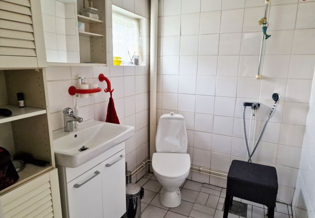 Stuga i Löderup - Härlig sommarstuga på Österlen med jacuzzi | SE01048 Stuga i Löderup - Härlig sommarstuga på Österlen med jacuzzi | SE01048