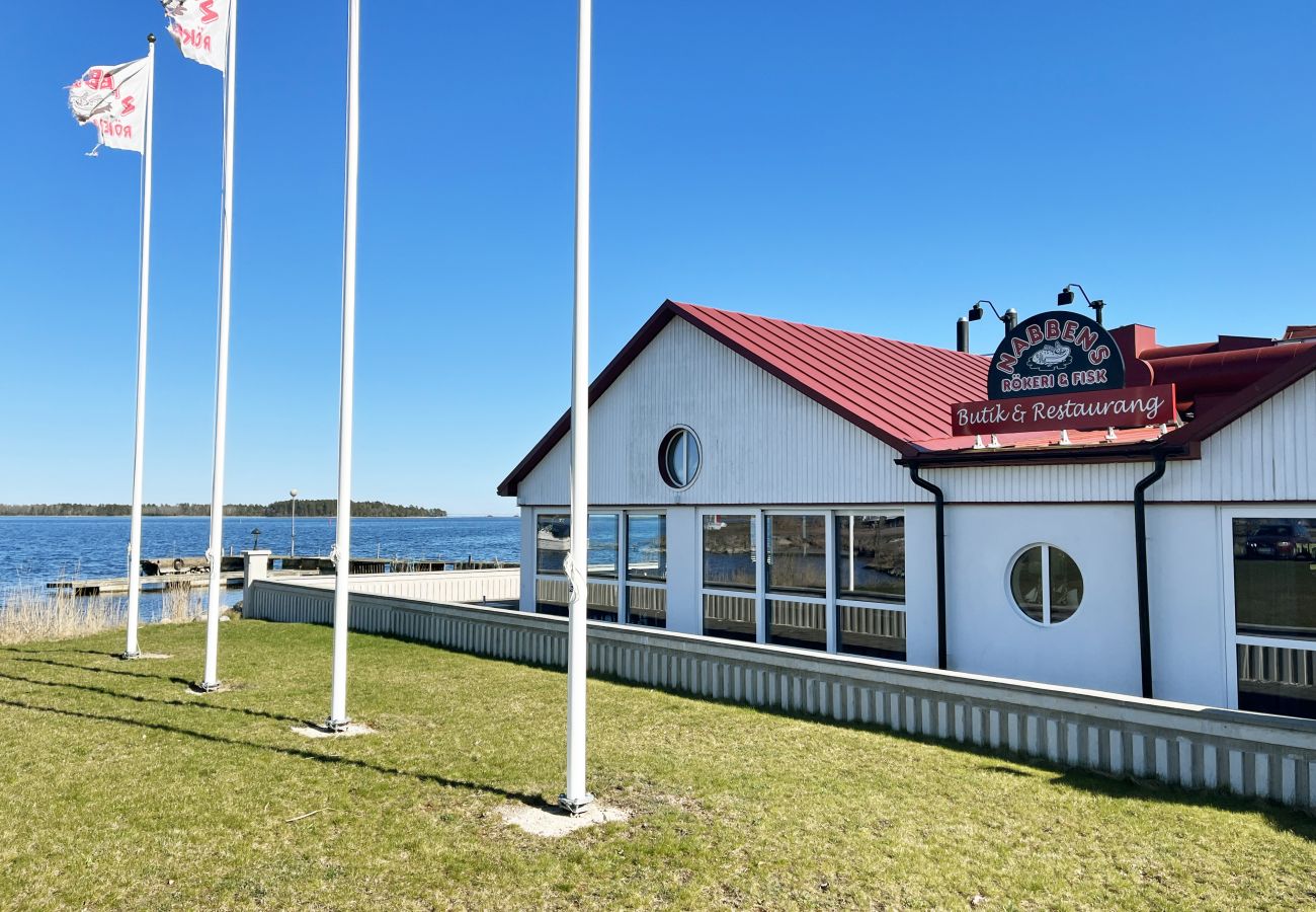 Stuga i Oskarshamn - Härlig stuga vid en havsvik med havsutsikt I SE05036