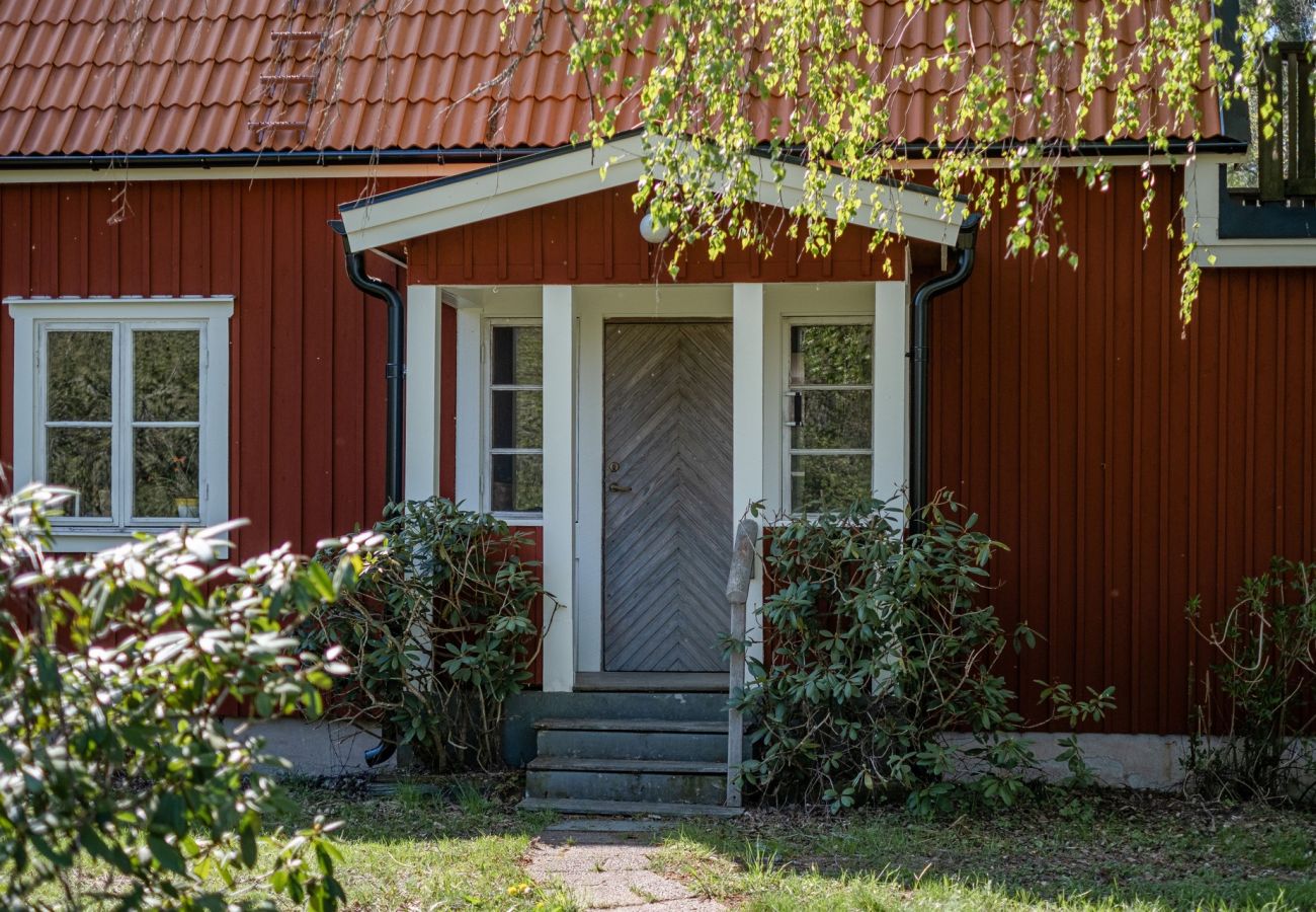 Stuga i Nykvarn -  Hemtrevligt hus med avskilt läge i Taxinge Edetorp, Nykvarn | SE13024.