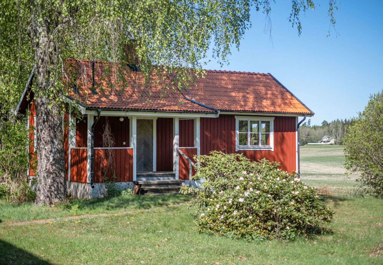 Stuga i Nykvarn -  Hemtrevligt hus med avskilt läge i Taxinge Edetorp, Nykvarn | SE13024.