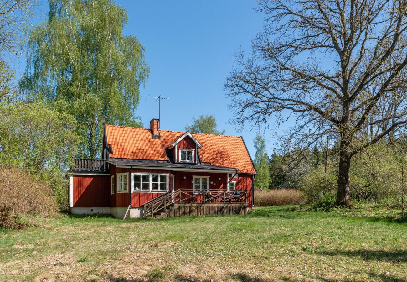 Stuga i Nykvarn -  Hemtrevligt hus med avskilt läge i Taxinge Edetorp, Nykvarn | SE13024.