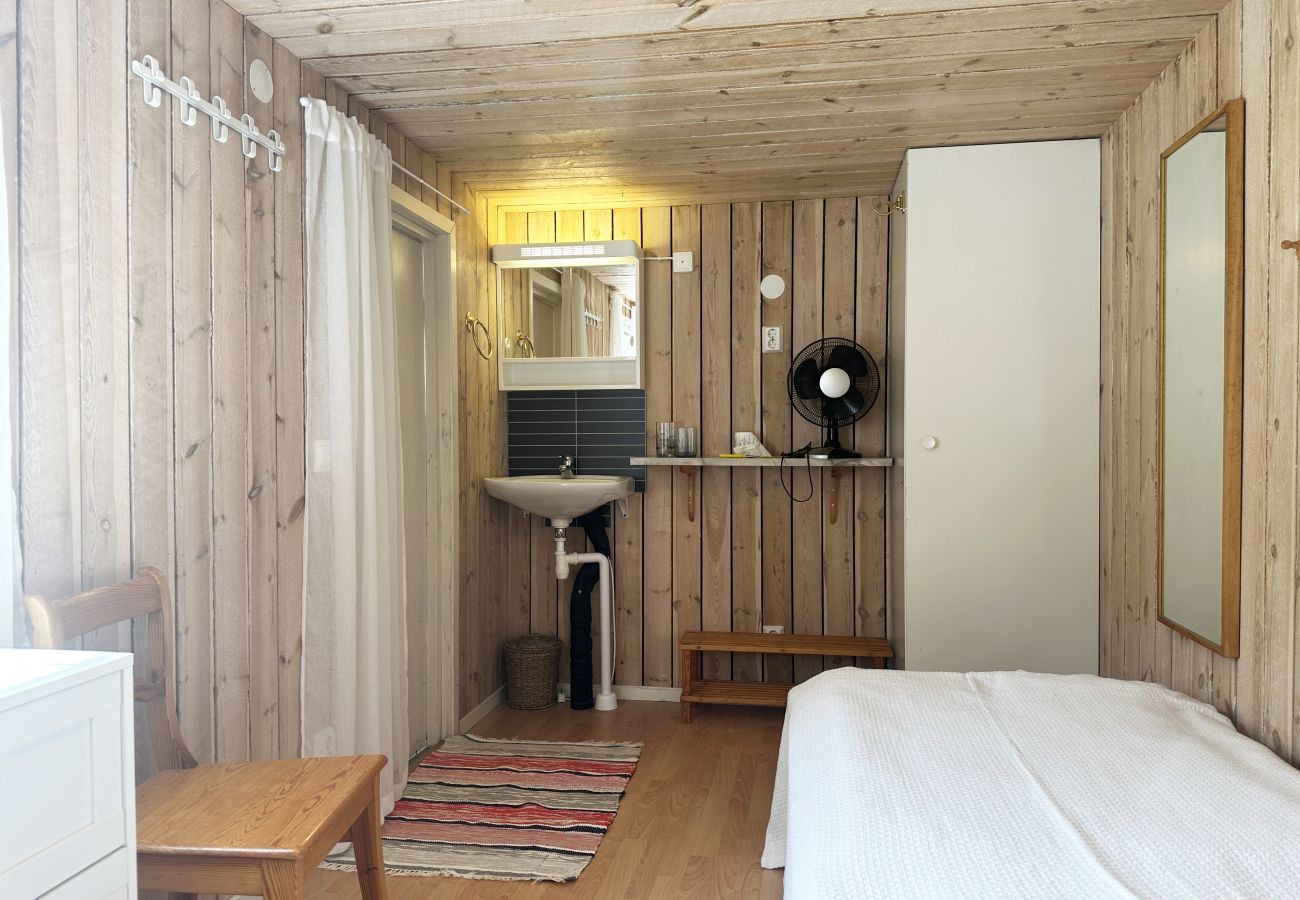 Lägenhet i Lärbro - Mysig stuga på Gotland med bastu nära salta bad | SE12017