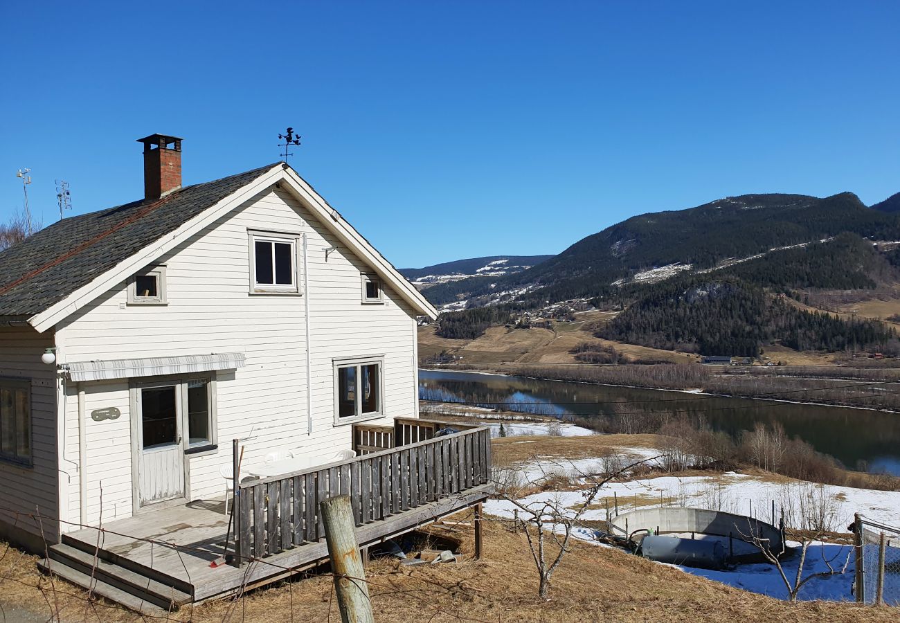 Stuga i Fåvang - Mysig stuga i Fångvang vid fjäll och fjord | NO08001