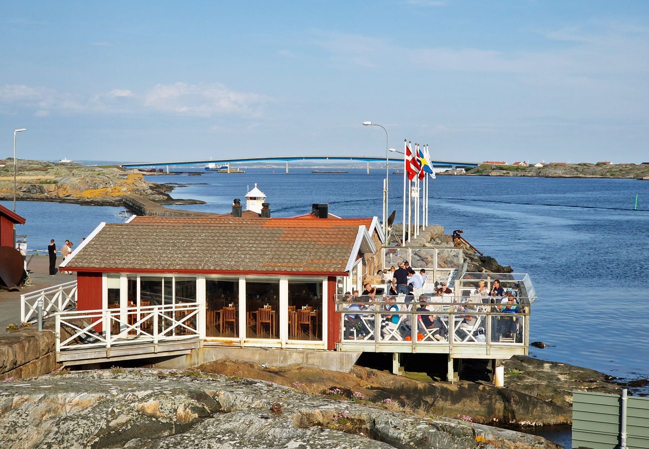 Stuga i Hönö - Rymligt skärgårdshus för två familjer, Hönö | SE09036