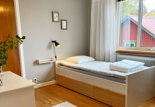 Stuga i Lönashult - Trevligt semesterhus med utsikt över sjön Åsnen i Hulevik, Lönashult | SE06056