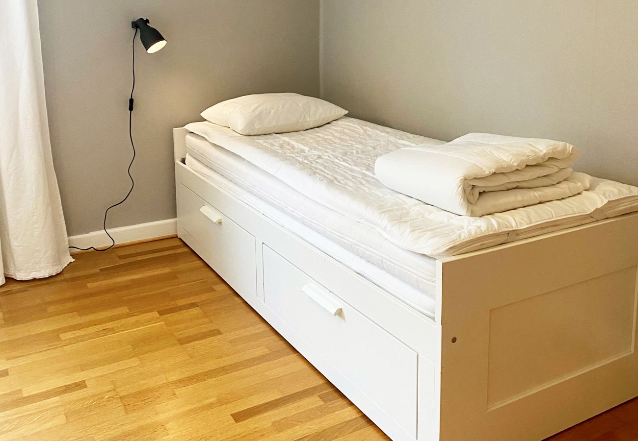 Stuga i Lönashult - Trevligt semesterhus med utsikt över sjön Åsnen i Hulevik, Lönashult | SE06056