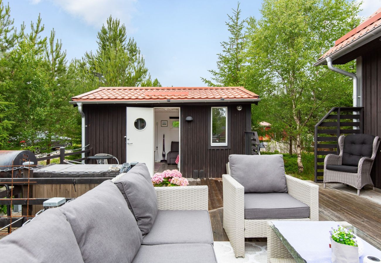 Stuga i Axmar - Havsnära semesterhus i Axmar, Gävle med 10 bäddar | SE20004 