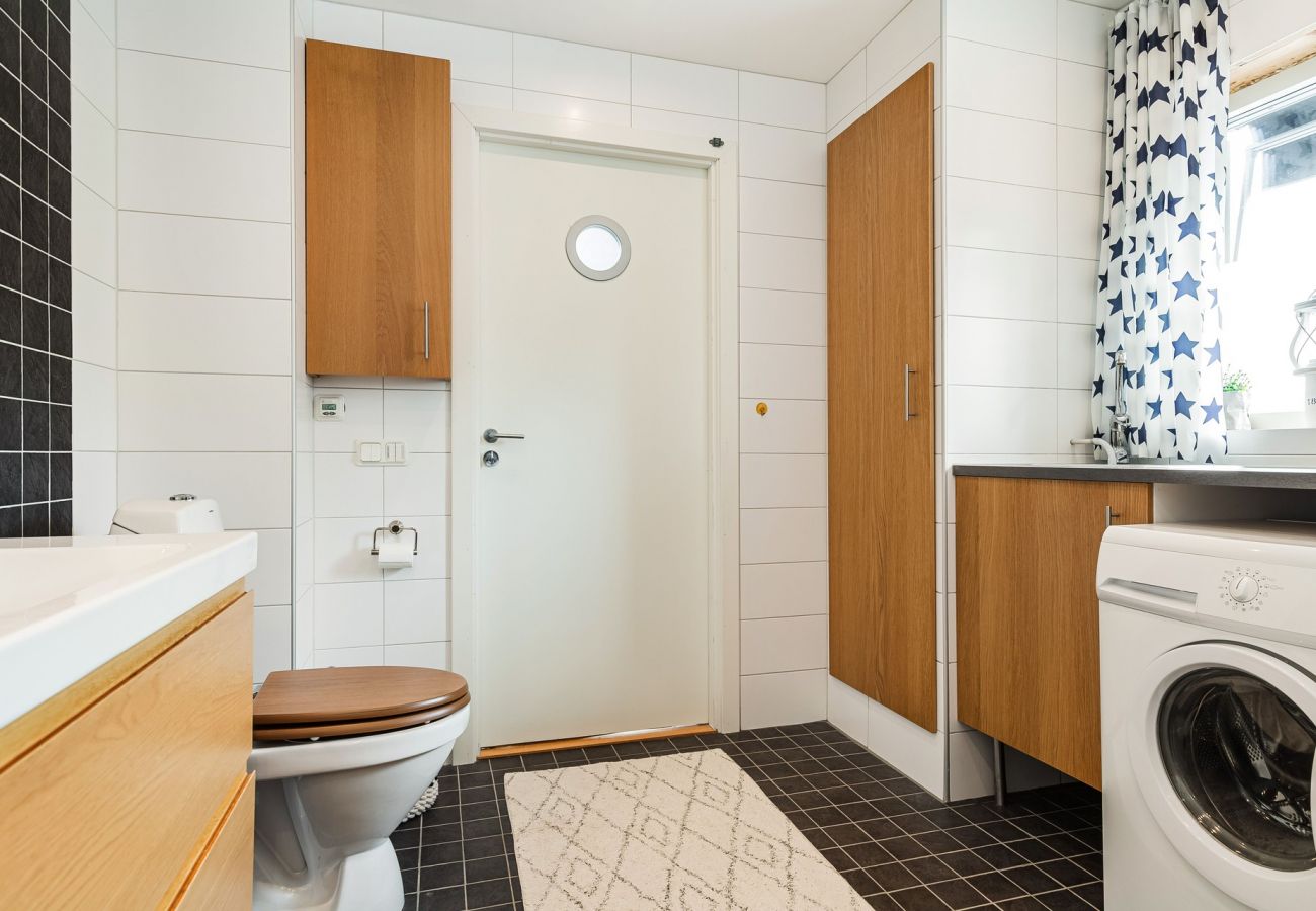 Stuga i Axmar - Havsnära semesterhus i Axmar, Gävle med 10 bäddar | SE20004 