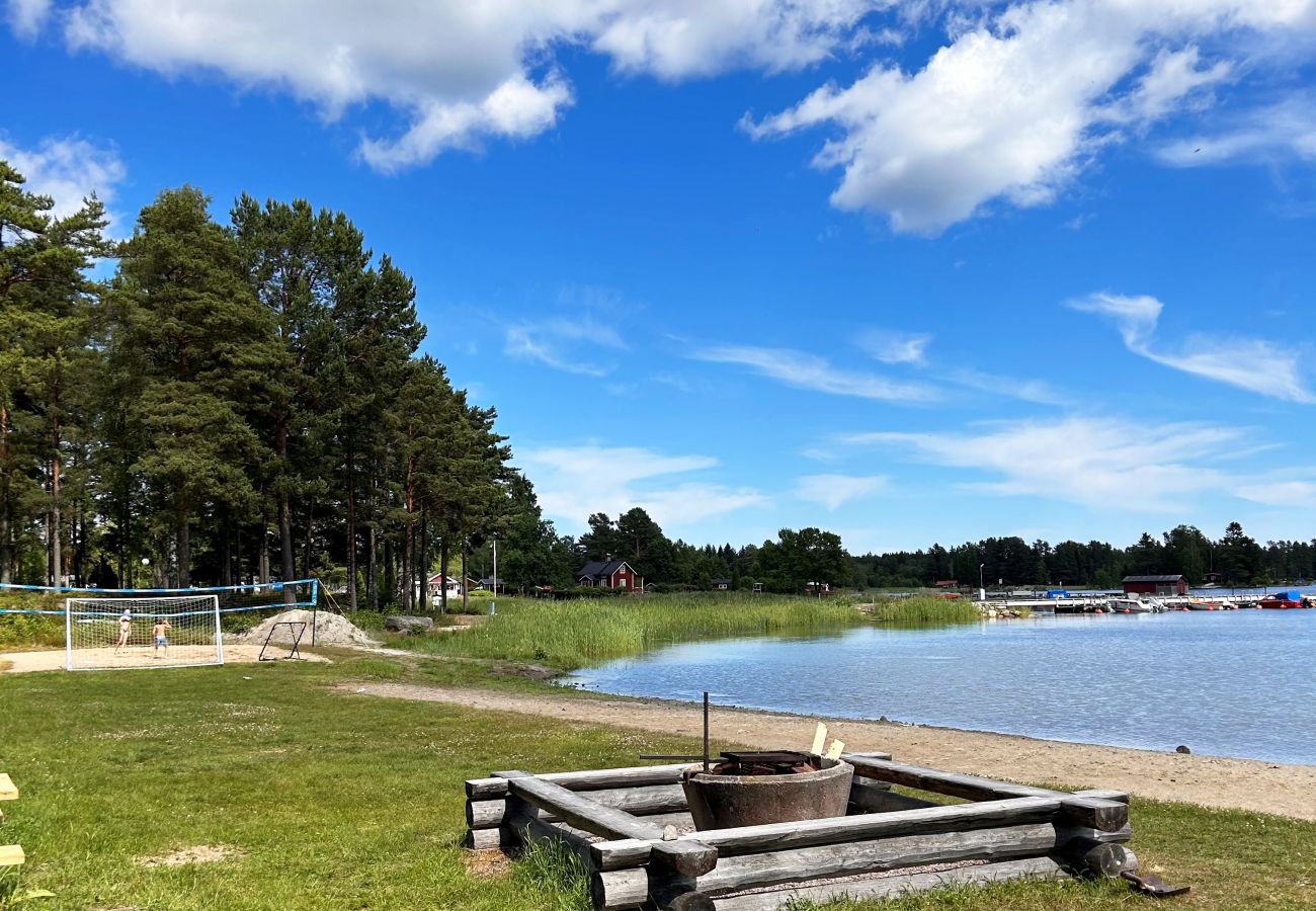 Stuga i Axmar - Havsnära semesterhus i Axmar, Gävle med 10 bäddar | SE20004 