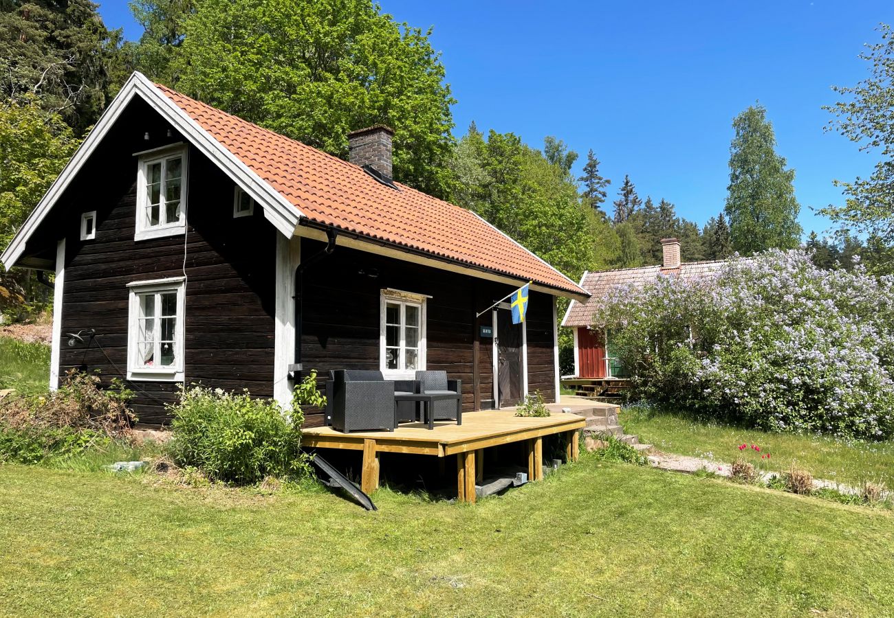 Stuga i Tranås - Mysig timmerstuga nära Smålandsgränsen i Tranås/Ödeshög | SE10017