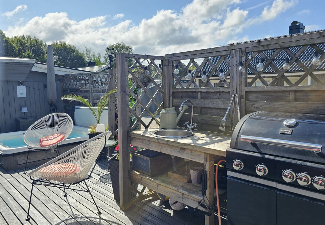 Stuga i Tanumshede - Unik villa med spa och bastu i Tanumshede | SE09038