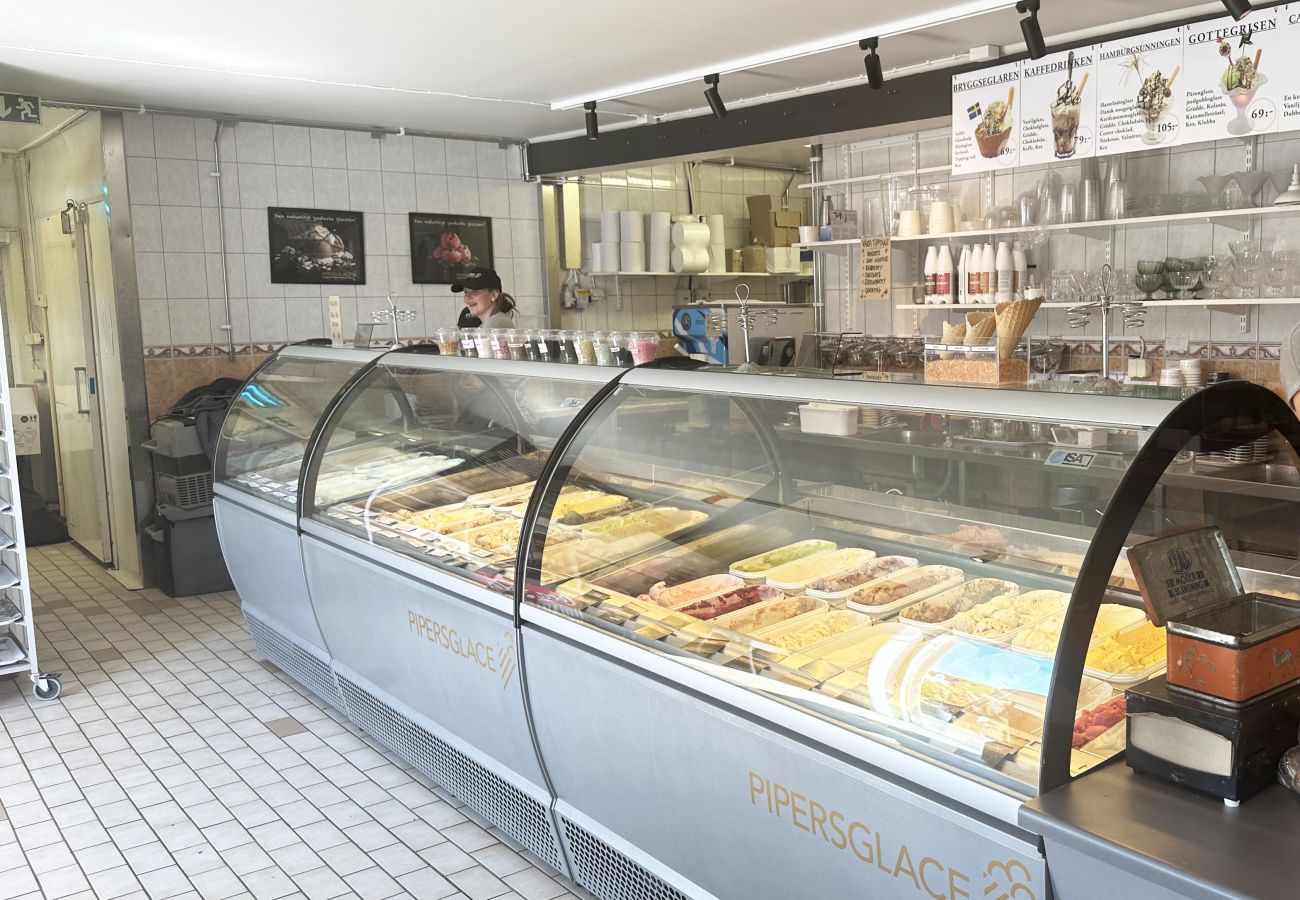 Stuga i Hamburgsund - Mysigt parhus på Hamburgerö i unik miljö | SE09037
