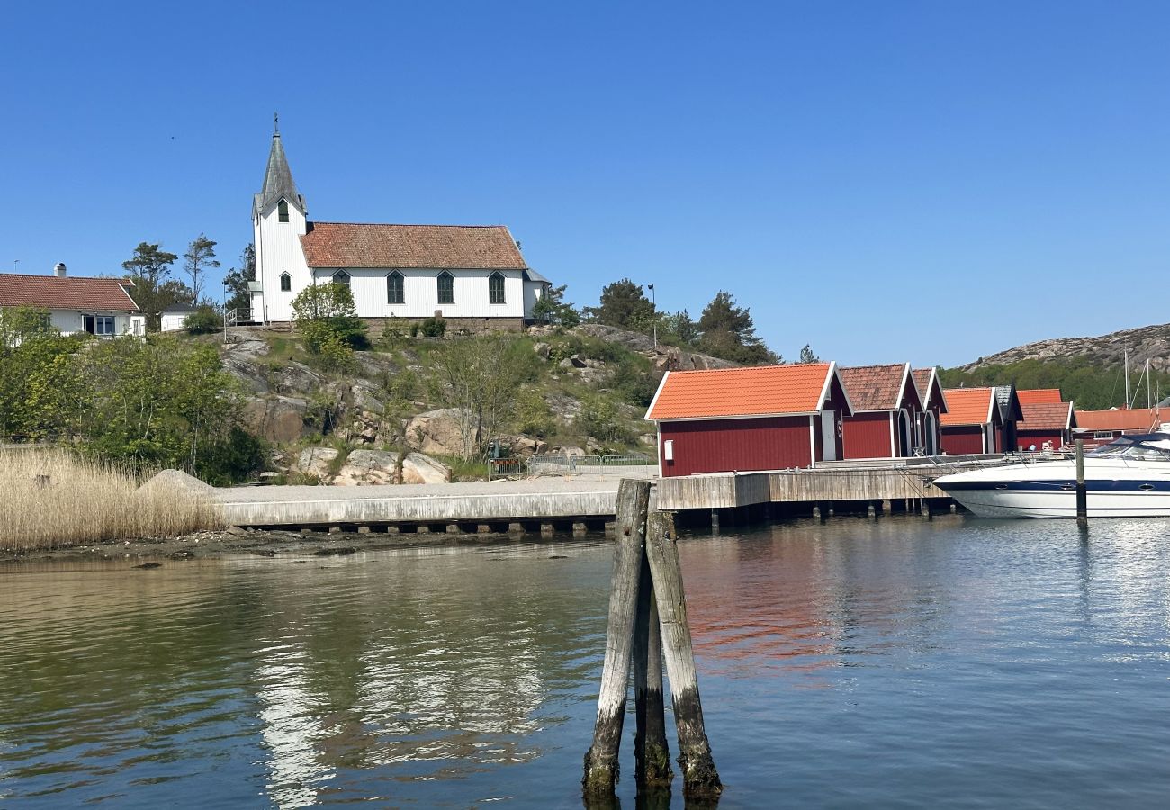 Stuga i Hamburgsund - Mysigt parhus på Hamburgerö i unik miljö | SE09037