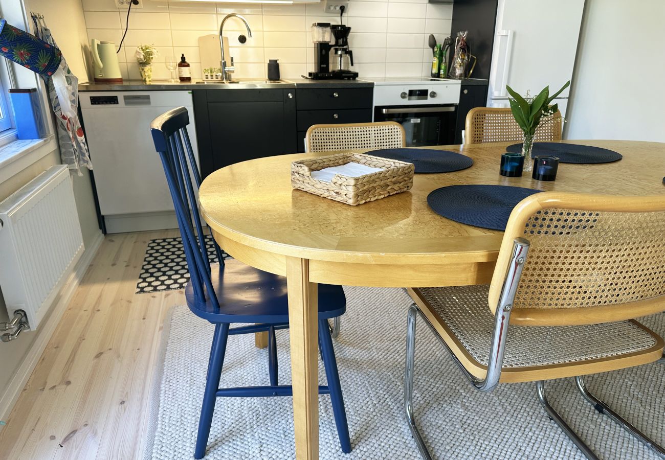 Stuga i Hamburgsund - Mysigt parhus på Hamburgerö i unik miljö | SE09037