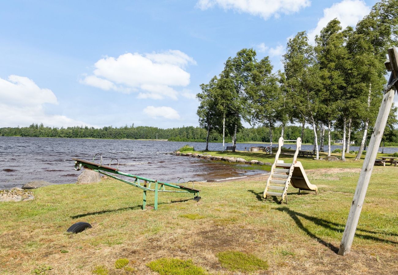 Stuga i Ljungby - Trevlig stuga med avskilt läge vid Bolmen, Ljungby | SE06060