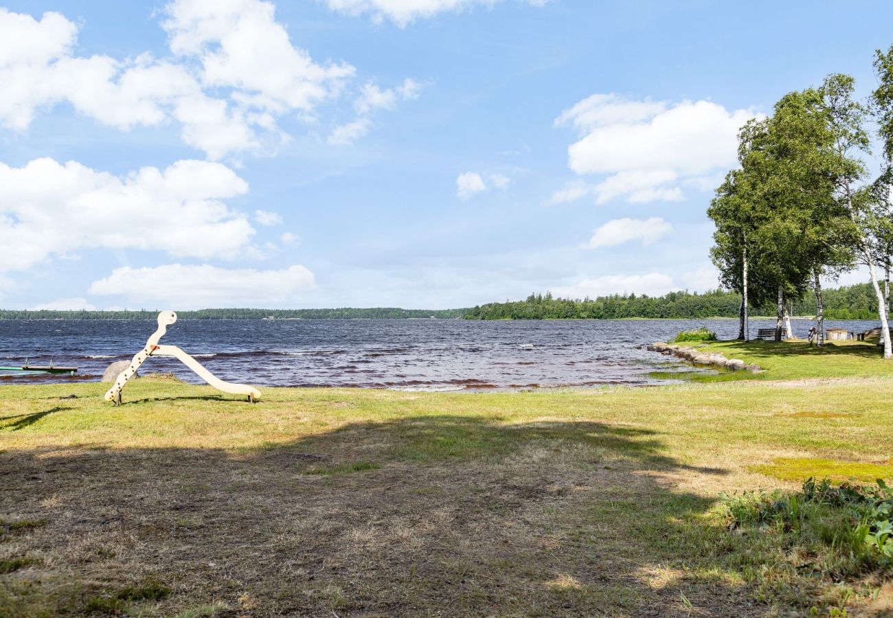 Stuga i Ljungby - Trevlig stuga med avskilt läge vid Bolmen, Ljungby | SE06060