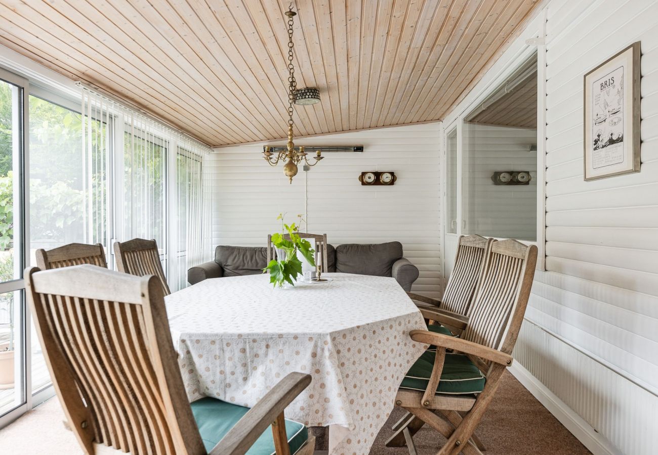 Stuga i Ljungby - Trevlig stuga med avskilt läge vid Bolmen, Ljungby | SE06060