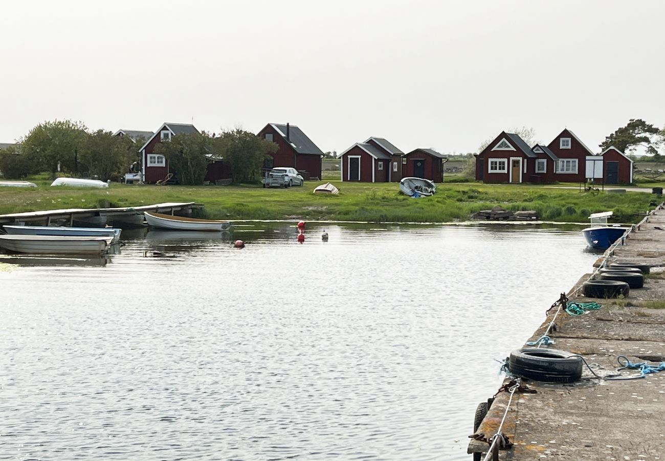 Stuga i Mörbylånga - Röd trivsam stuga med havsutsikt I SE04035