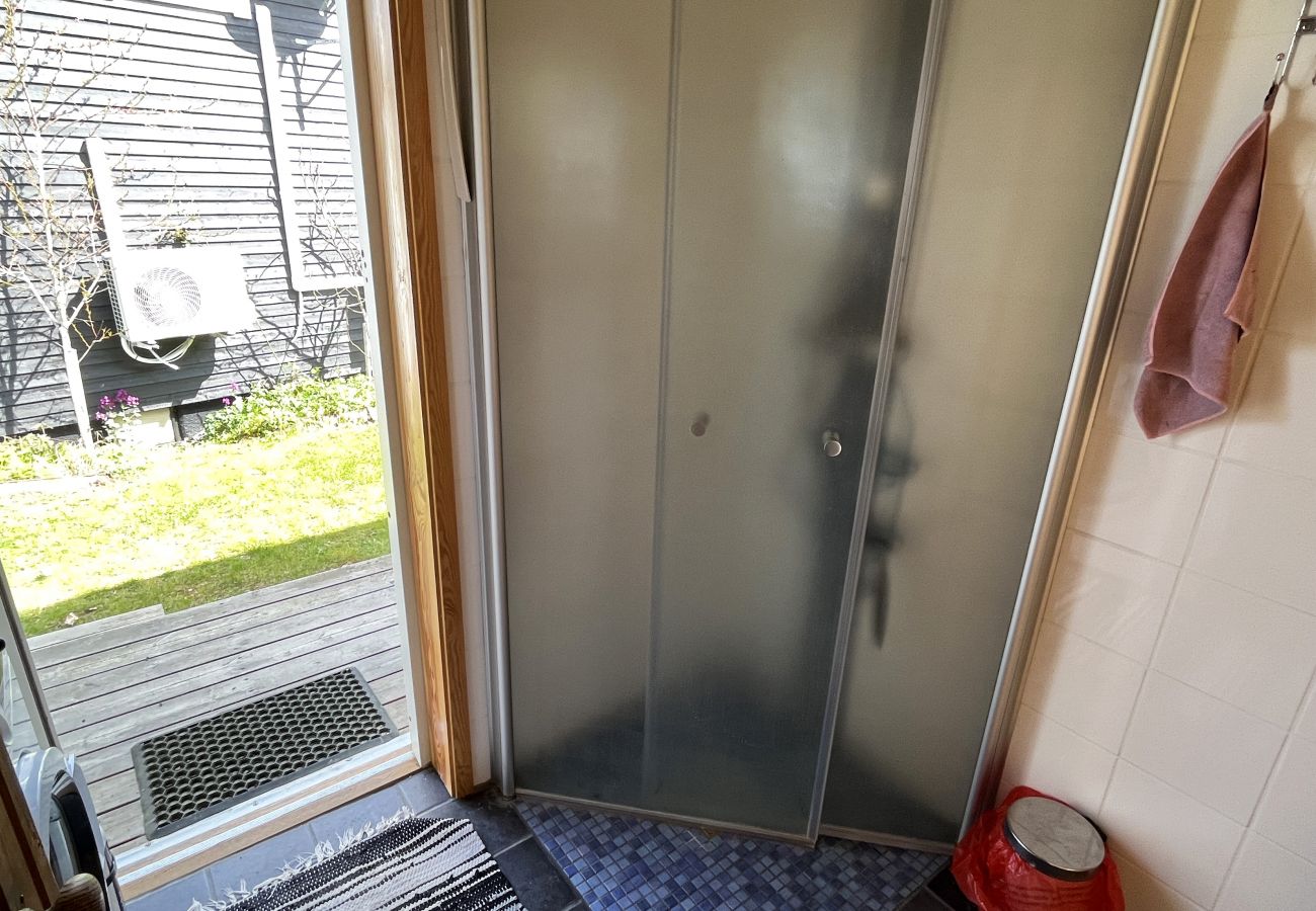 Stuga i Färjestaden - Mysig stuga i Färjestaden med närhet till hav I SE04031