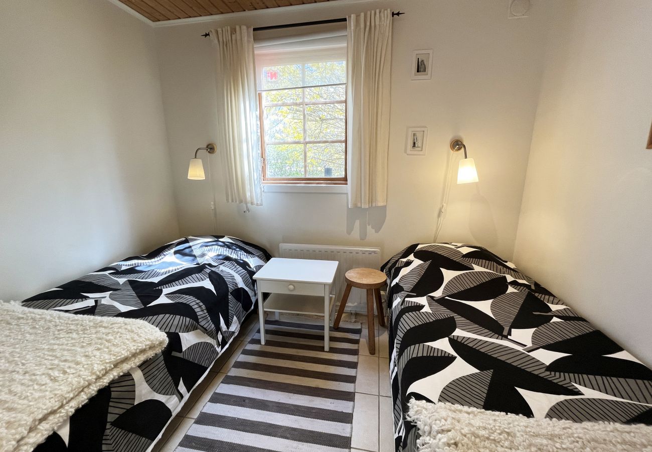 Stuga i Färjestaden - Mysig stuga i Färjestaden med närhet till hav I SE04031