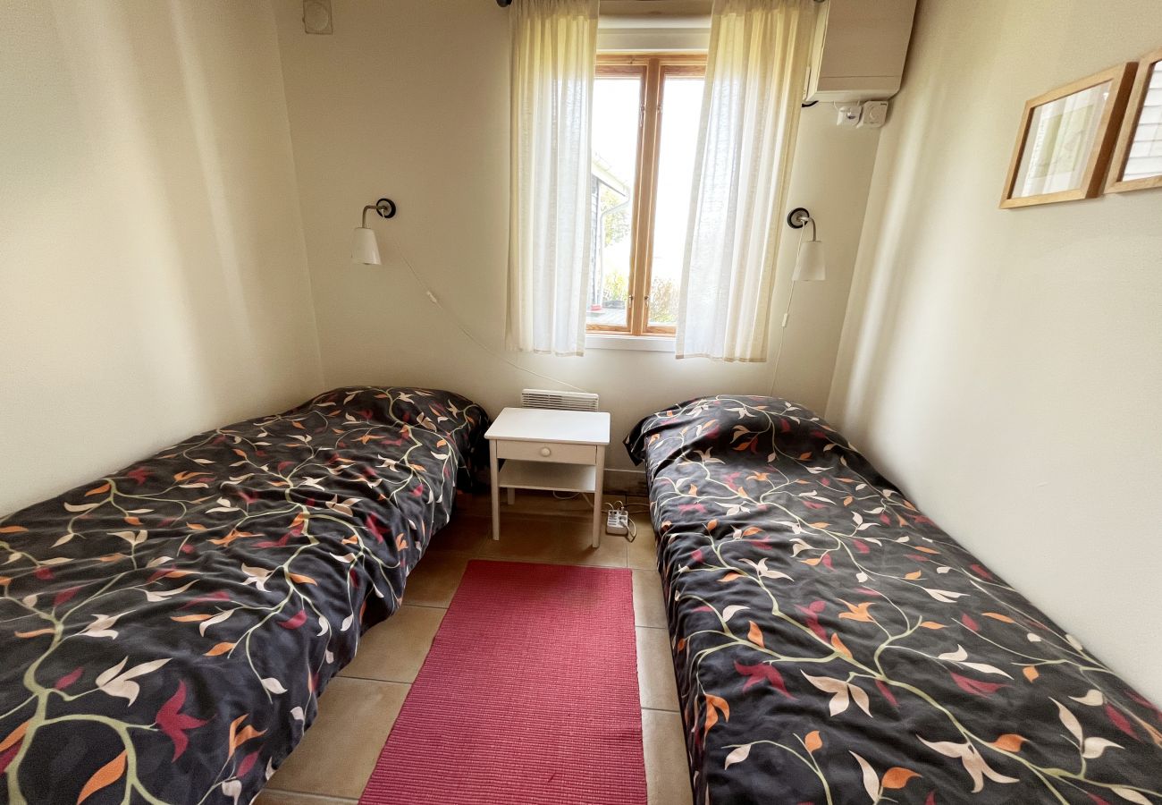 Stuga i Färjestaden - Mysig stuga i Färjestaden med närhet till hav I SE04031