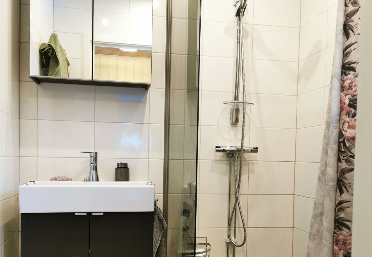 Stuga i Norrtälje - Smakfullt semesterhus på Rådmansö med närhet till salta bad | SE13009 