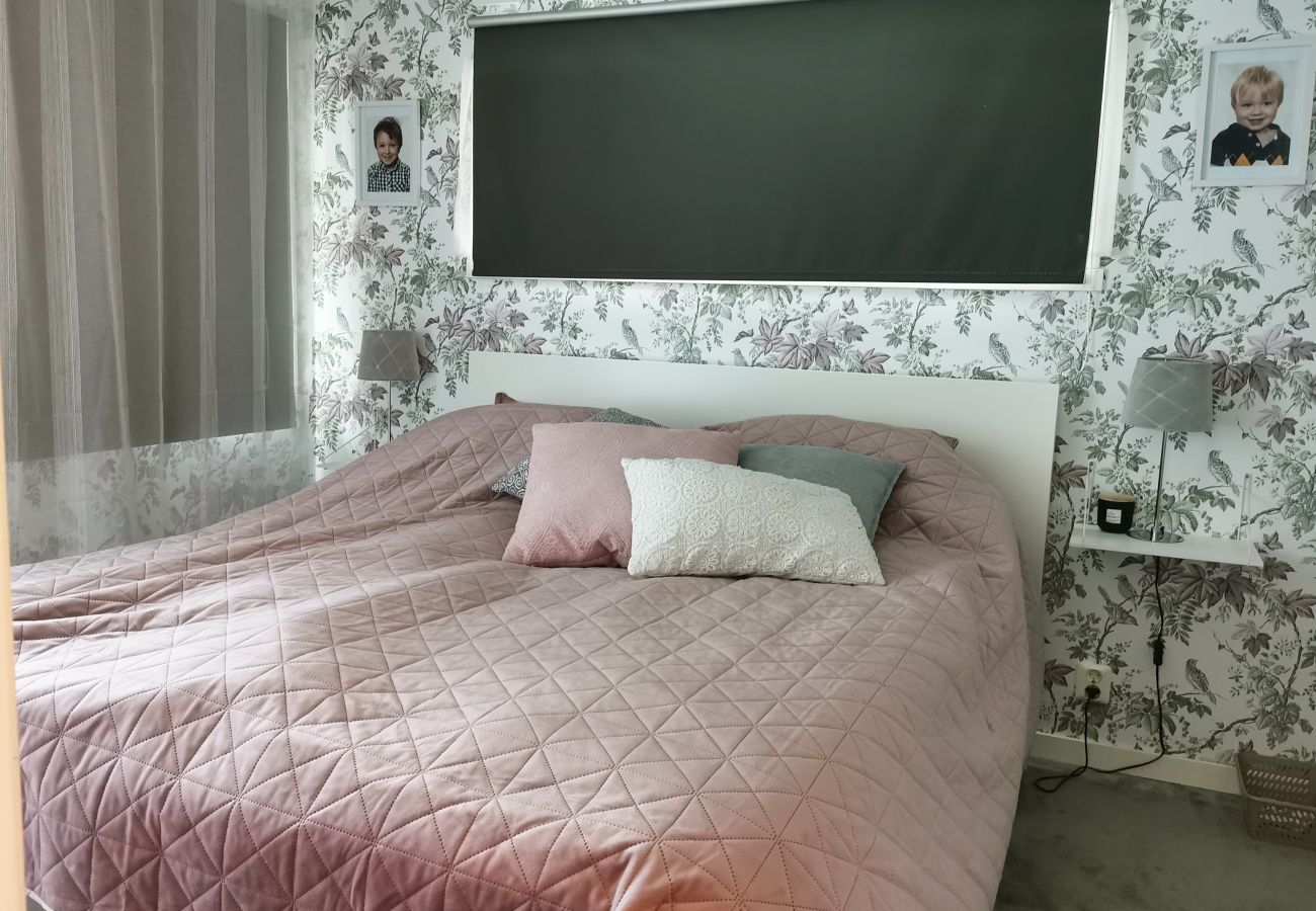Stuga i Norrtälje - Smakfullt semesterhus på Rådmansö med närhet till salta bad | SE13009 