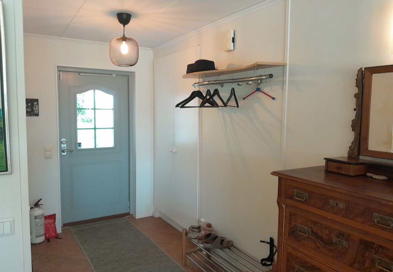 Stuga i Floda - Modernt semesterhus med fantastisk panoramautsikt | SE08066