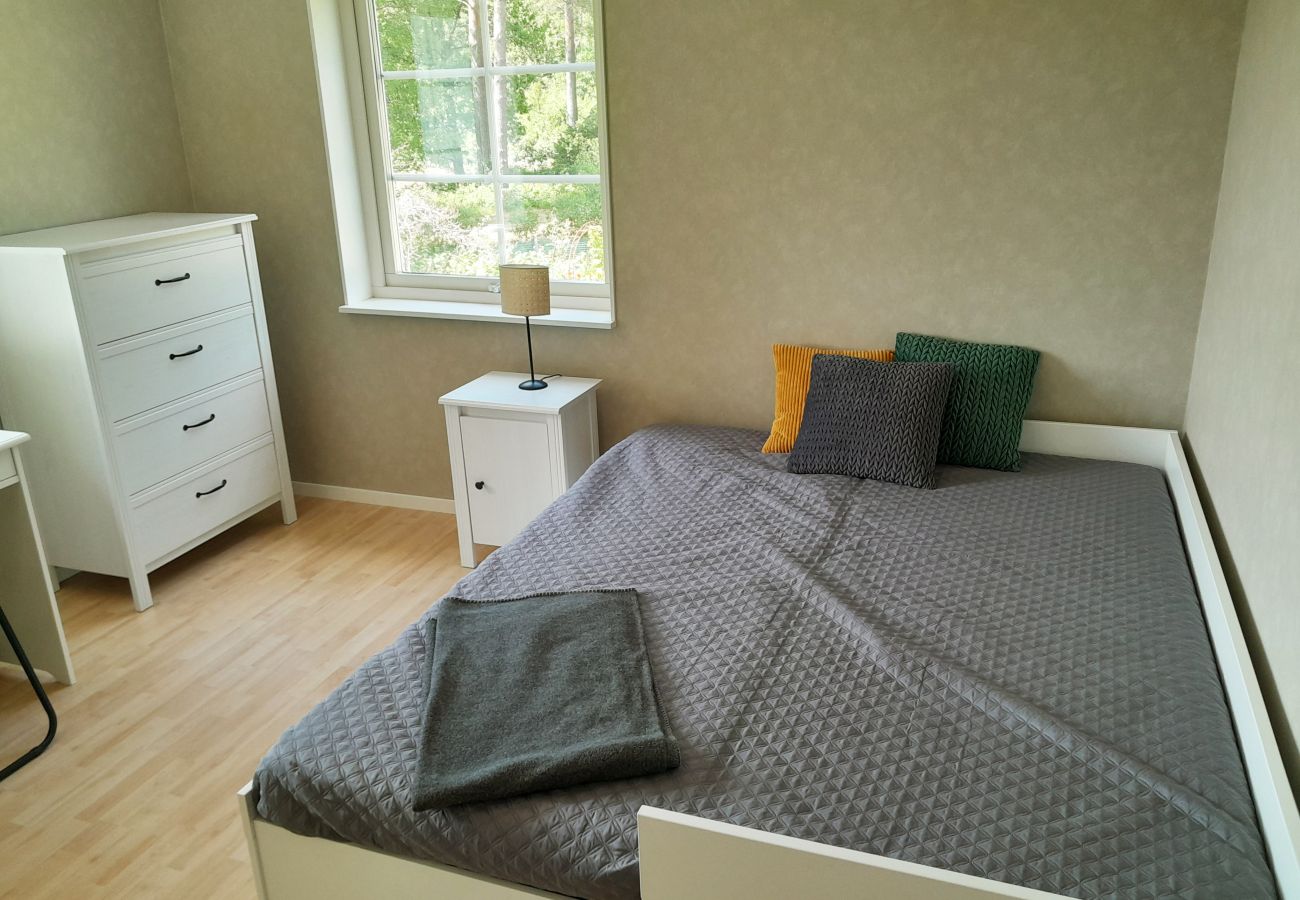 Stuga i Floda - Modernt semesterhus med fantastisk panoramautsikt | SE08066