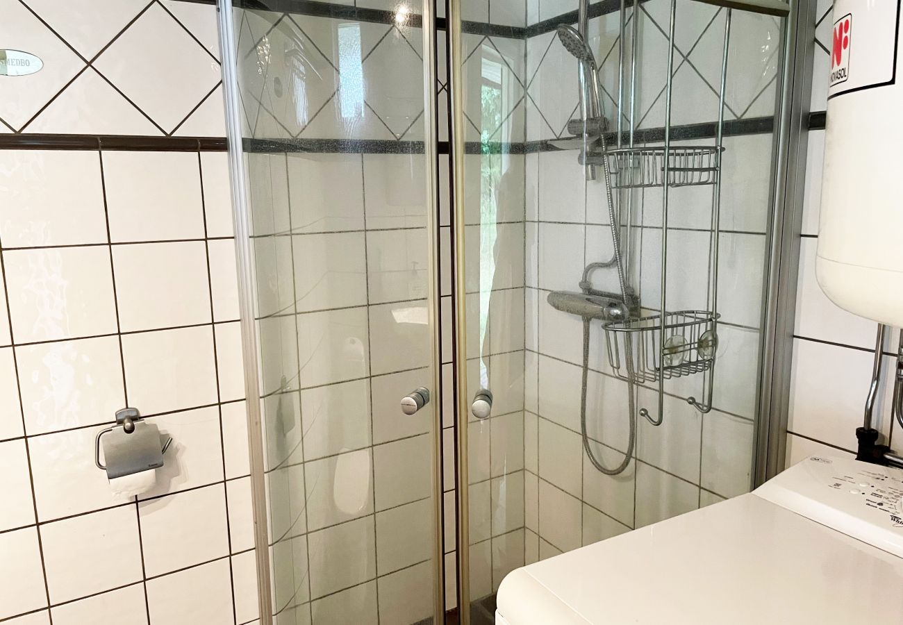 Stuga i Ljungby - Trevligt semesterhus i Tallbacken utanför Ljungby | SE06059