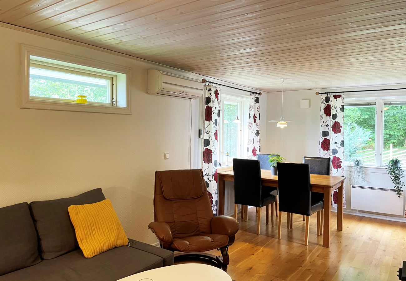 Stuga i Ljungby - Trevligt semesterhus i Tallbacken utanför Ljungby | SE06059